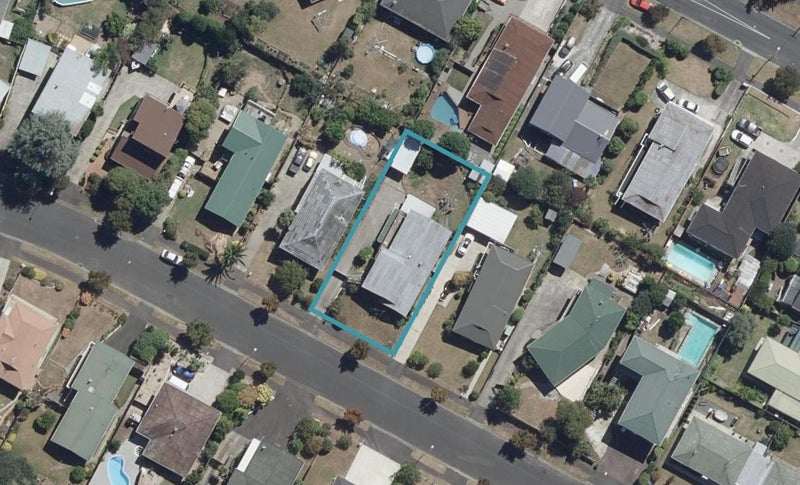 22 Resthill Crescent, Glenview, Hamilton - Carousel 1