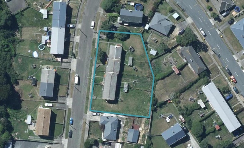 3 Derby Place, Cannons Creek, Porirua - Carousel 1