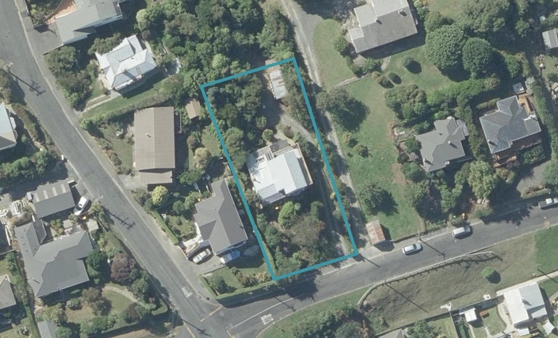 43 Totara Street, Ravensbourne, Dunedin - Carousel 1