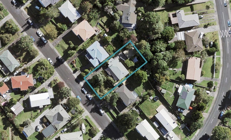 6 Ragley Street, Titirangi, Auckland - Carousel 1