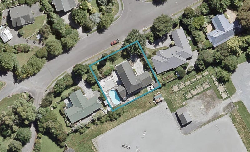 17 Emerald Hill Drive, Birchville, Upper Hutt - Carousel 1