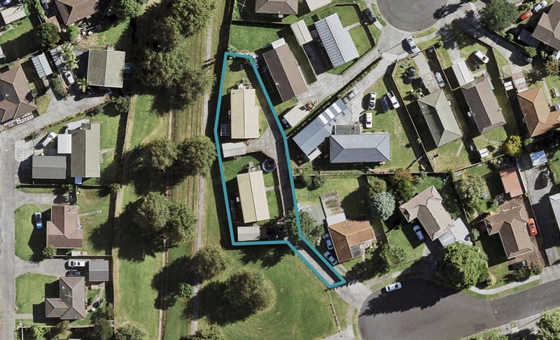 2/11 Blackgate Place, Weymouth, Auckland - Carousel 1