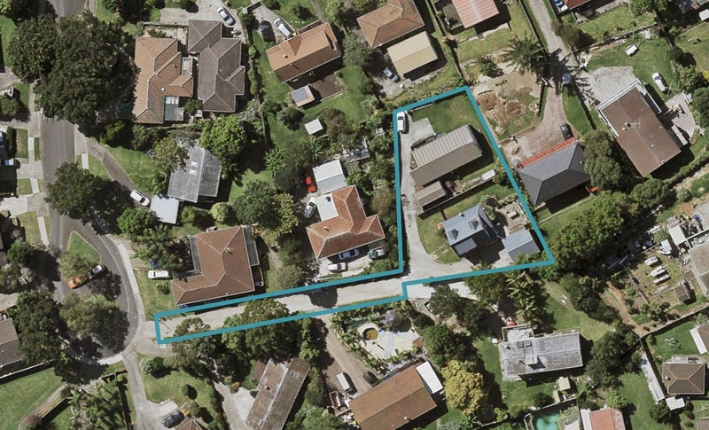 2/10 Eterna Place, Clover Park, Auckland - Carousel 1