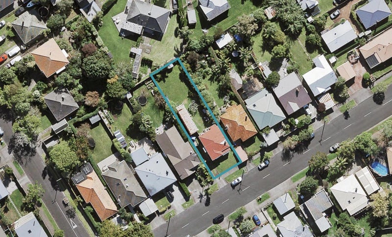 38 Tui Street, Point Chevalier, Auckland - Carousel 1