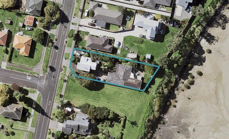 208 Riverside Avenue, Point England, Auckland - Carousel 1