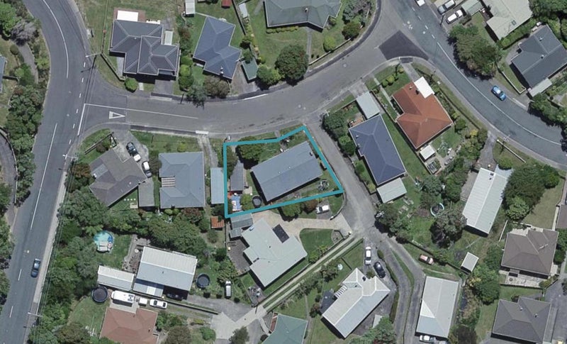 6 Warren Street, Paparangi, Wellington - Carousel 1