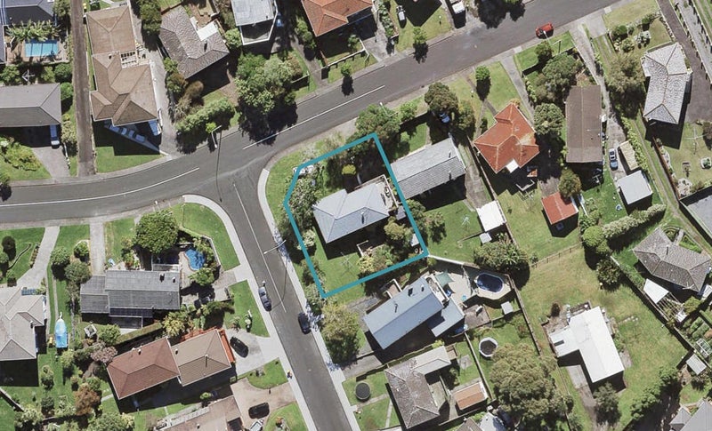 17 Felgrove Street, Glendene, Auckland - Carousel 1