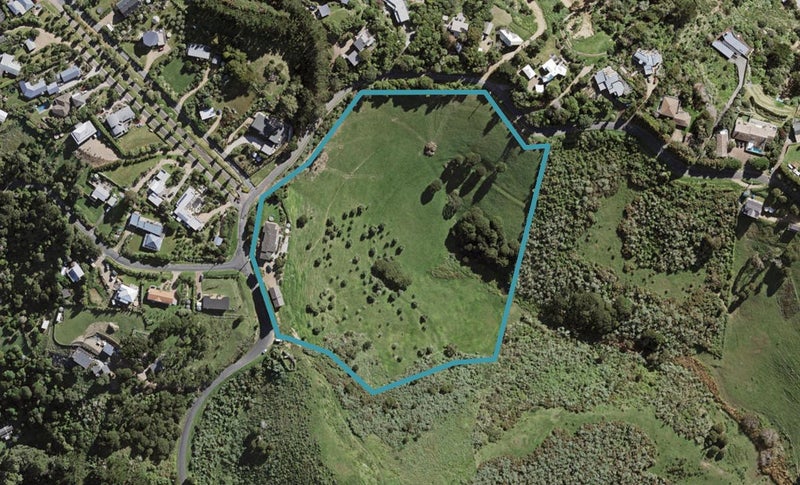 303 Sea View Road, Ostend, Waiheke Island - Carousel 1