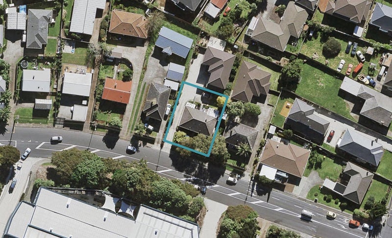 5 Carr Road, Three Kings, Auckland - Carousel 1