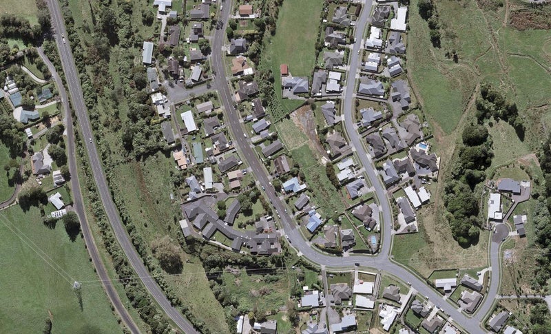 32 Heta Road, Highlands Park, New Plymouth - Carousel 1