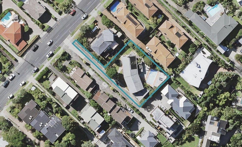 61 Aberdeen Road, Castor Bay, Auckland - Carousel 1