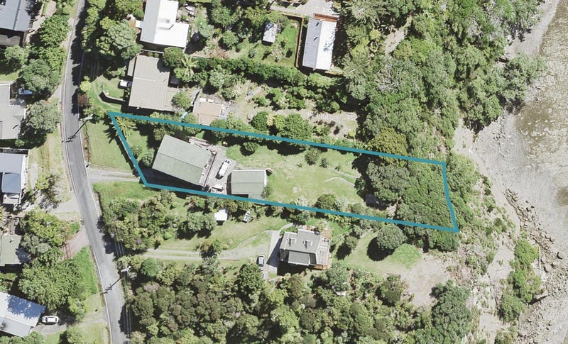 86 Kauri Point Road, Laingholm, Auckland - Carousel 1
