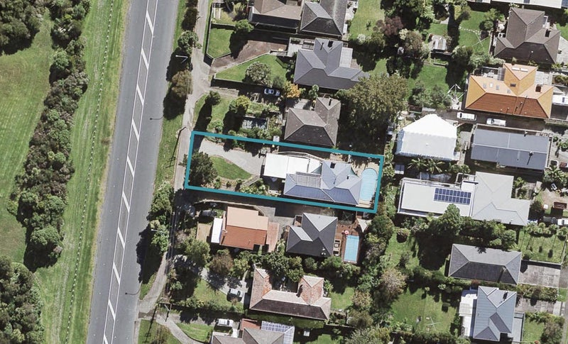 221 Glenfield Road, Hillcrest, Auckland - Carousel 1