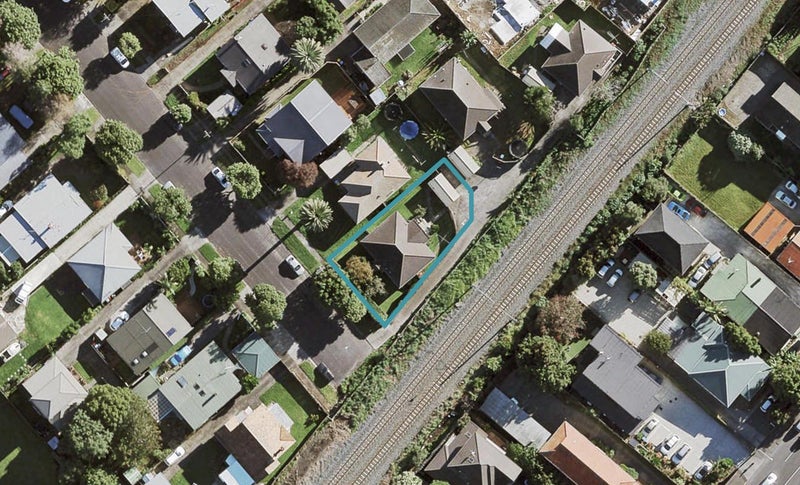 1A Newcastle Terrace, Mount Albert, Auckland - Carousel 1