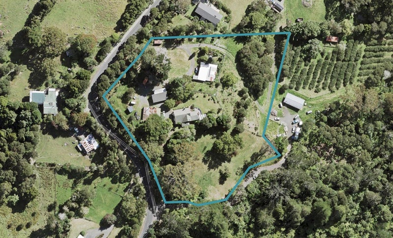 40 Parker Road, Oratia, Auckland - Carousel 1