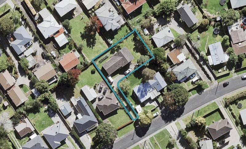 16 Fairclough Road, Beach Haven, Auckland - Carousel 1