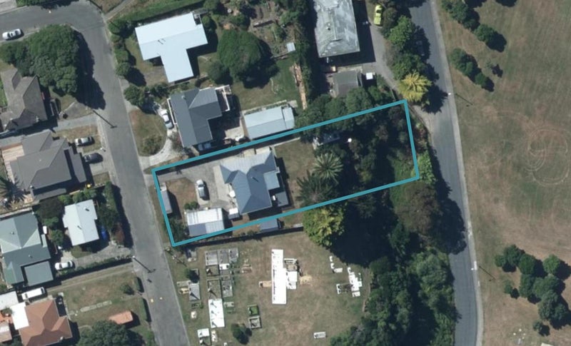 9 Mataiwhetu Street, Takapuwahia, Porirua - Carousel 1