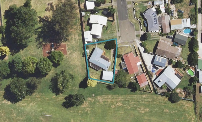 5 Anita Grove, Riverdale, Gisborne - Carousel 1