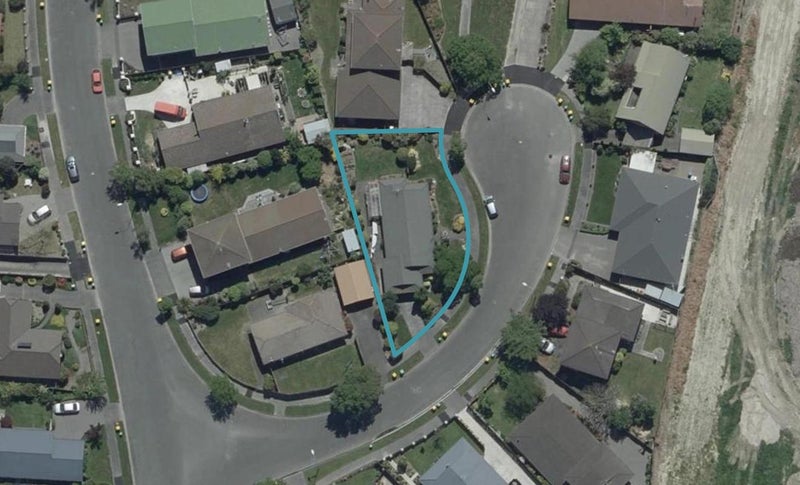 9 Langham Place, Redwood, Christchurch - Carousel 1
