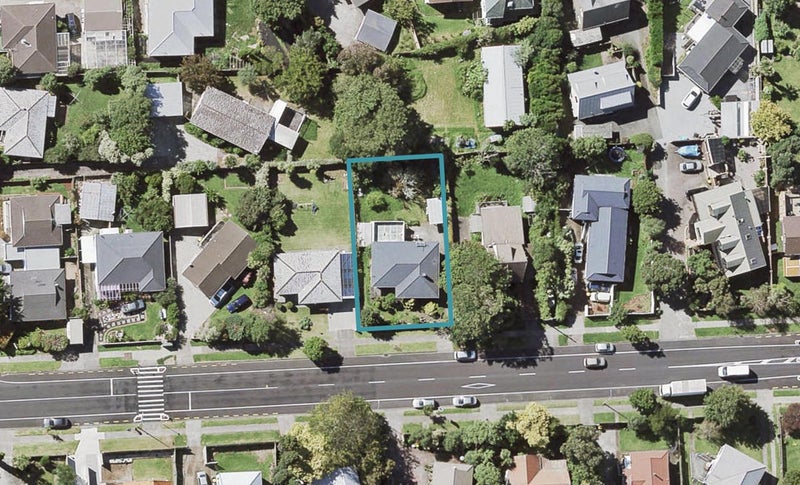 84 Gills Road, Bucklands Beach, Auckland - Carousel 1