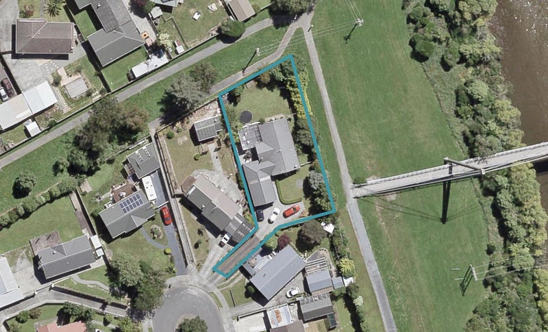 38 Delaware Grove, Totara Park, Upper Hutt - Carousel 1