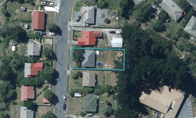 9 Northumberland Street, Cannons Creek, Porirua - Carousel 1