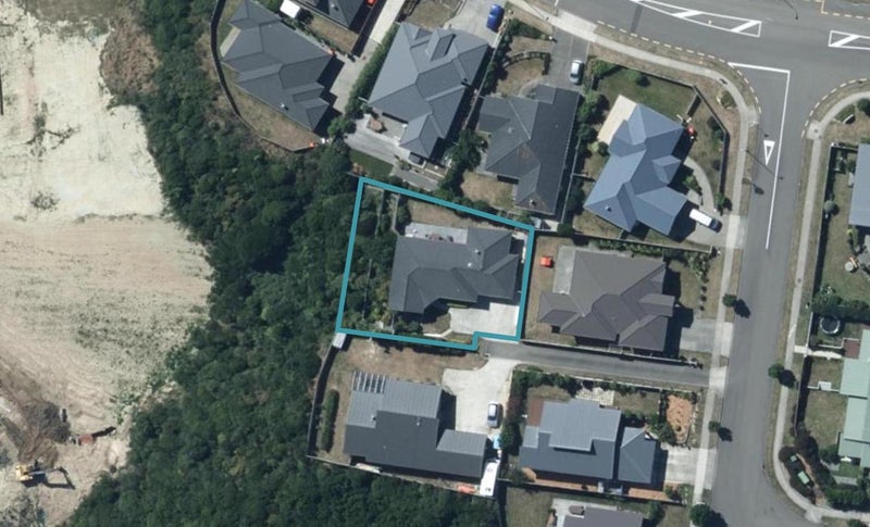 4A Kaimai Place, Aotea, Porirua - Carousel 1