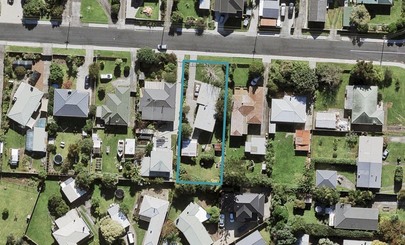 6 Stokes Avenue, Te Atatu Peninsula, Auckland - Carousel 1