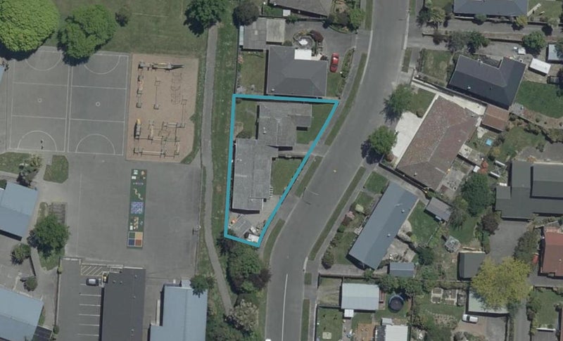 1/5 Valerie Place, Redwood, Christchurch - Carousel 1