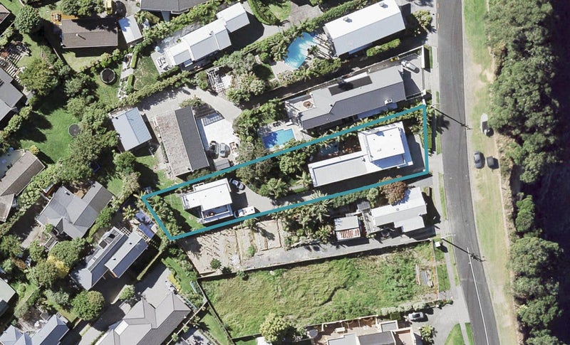 20 Marine Parade, Mellons Bay, Auckland - Carousel 1