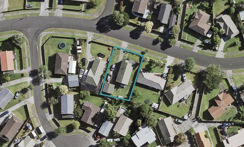 18 Bernina Place, Weymouth, Auckland - Carousel 1