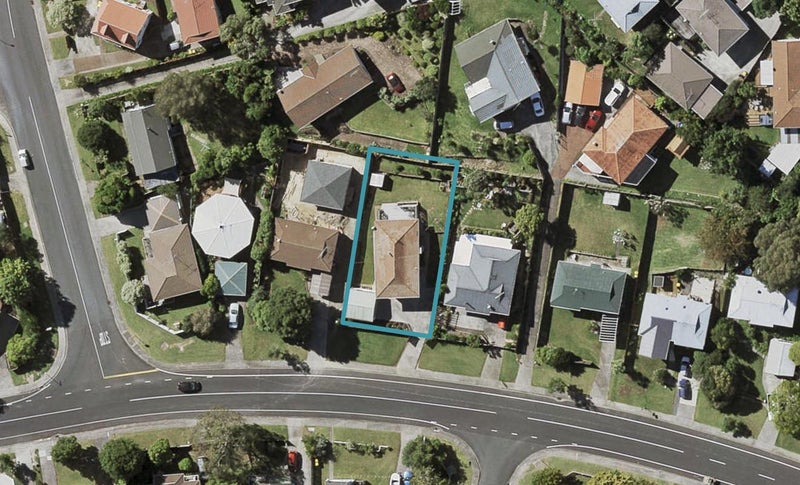 32 Trias Road, Totara Vale, Auckland - Carousel 1