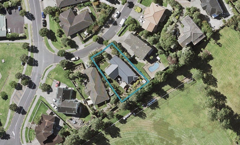 5 Cricklade Terrace, Windsor Park, Auckland - Carousel 1