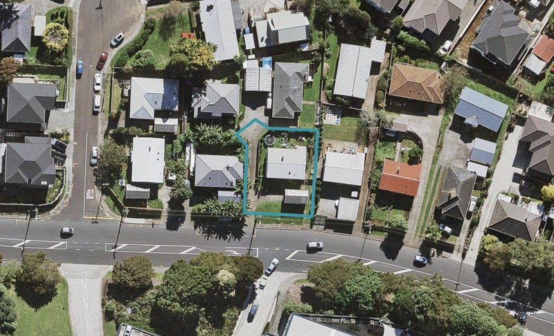 13 Carr Road, Three Kings, Auckland - Carousel 1