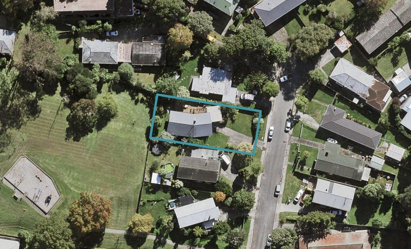 12 Teviot Place, Totara Vale, Auckland - Carousel 1