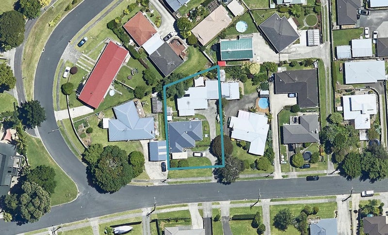 15 Lynwood Place, Brookfield, Tauranga - Carousel 1