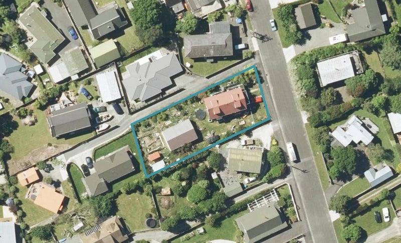 12 Huia Street, Waikawa, Picton - Carousel 1