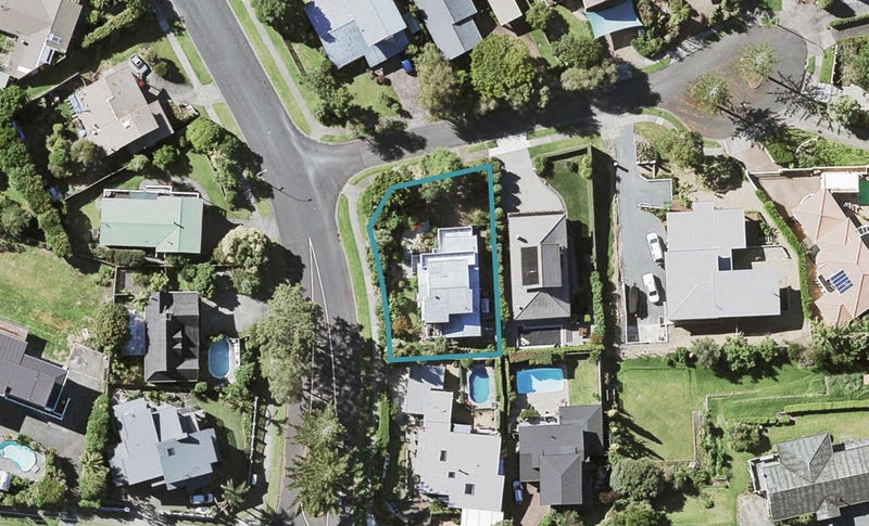 1 Trident Place, Shelly Park, Auckland - Carousel 1