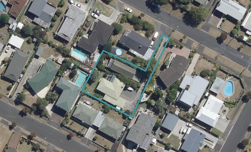 62B MacDonald Road, Glenview, Hamilton - Carousel 1