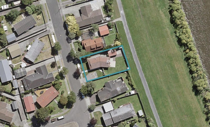 18 Memphis Grove, Totara Park, Upper Hutt - Carousel 1