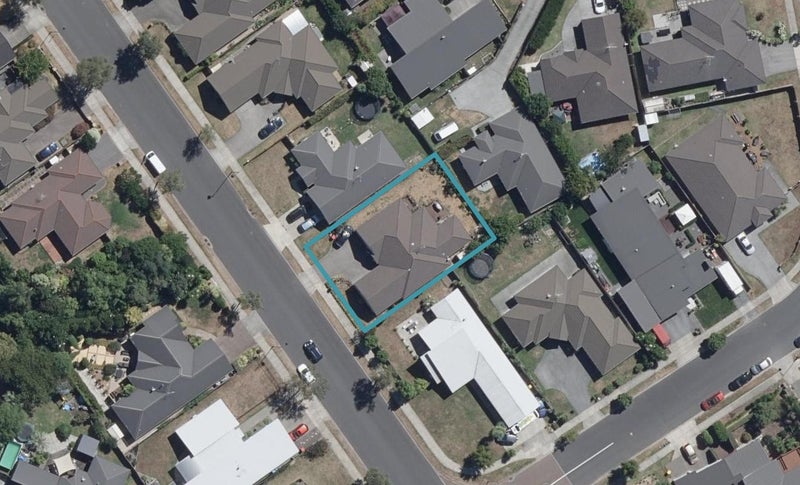 26 Barrington Drive, Huntington, Hamilton - Carousel 1