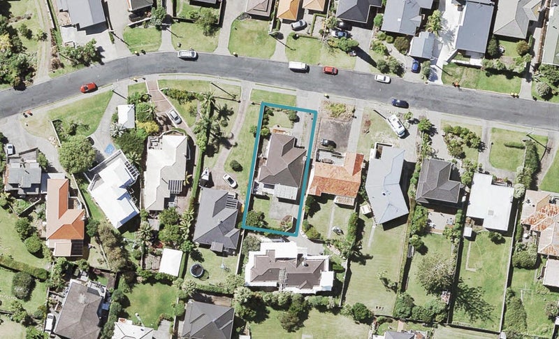 21 Braemar Road, Rothesay Bay, Auckland - Carousel 1