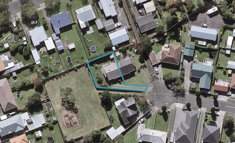10 Clovelly Street, Brooklands, New Plymouth - Carousel 1