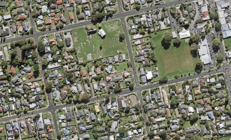 22 Woodward Avenue, Mangere Bridge, Auckland - Carousel 1