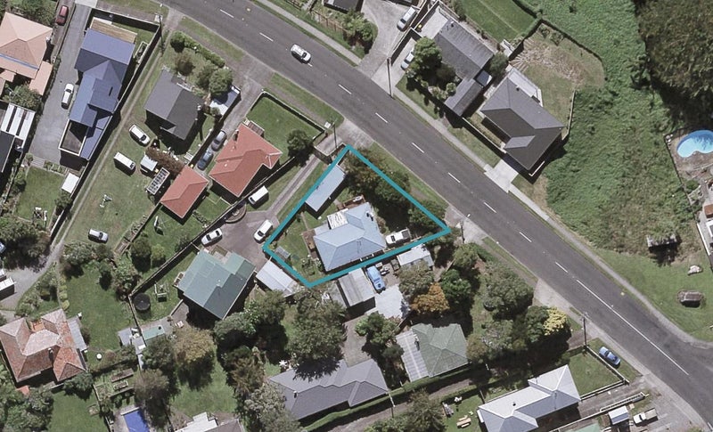 37 Omata Road, Marfell, New Plymouth - Carousel 1