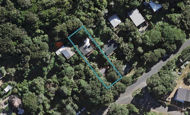 11 Glen Brook Road, Ōmiha, Waiheke Island - Carousel 1