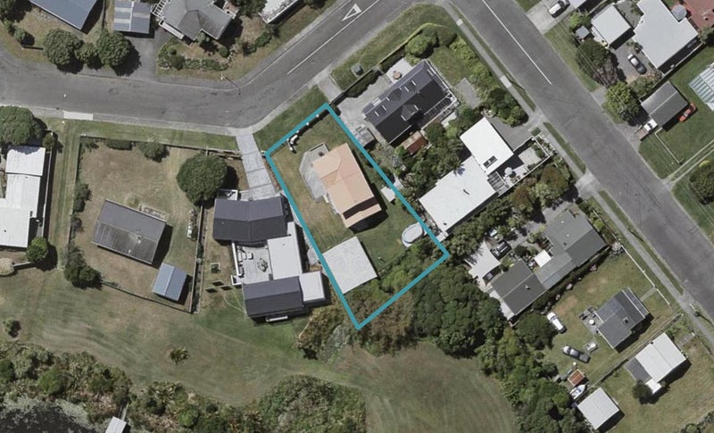 60 Ngapaki Street, Waikanae Beach, Waikanae - Carousel 1