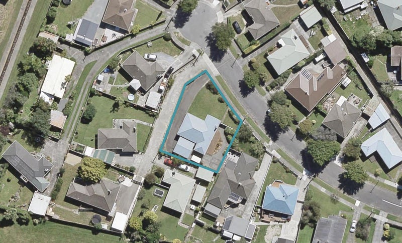 5 Richard Grove, Stokes Valley, Lower Hutt - Carousel 1