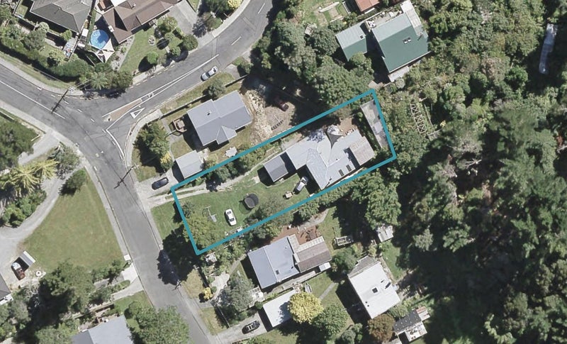 3 Elmslie Road, Pinehaven, Upper Hutt - Carousel 1