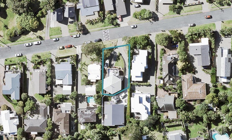 14 Sandown Road, Rothesay Bay, Auckland - Carousel 1